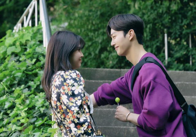 Nevertheless: las miradas de Na Bi y Jae Eon llevan a pensar en una relación de afecto mutuo. Foto: JTBC