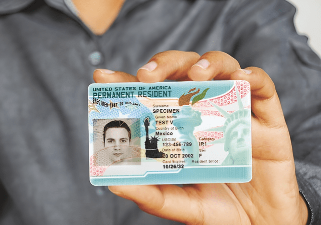 La Green Card permite al inmigrante trabajar y vivir de forma legal en Estados Unidos. Foto: Difusión.    