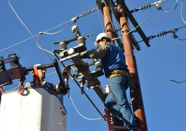 Luz del Sur se apersonó a las zonas afectadas para solucionar el problema. Foto: Referencial.   