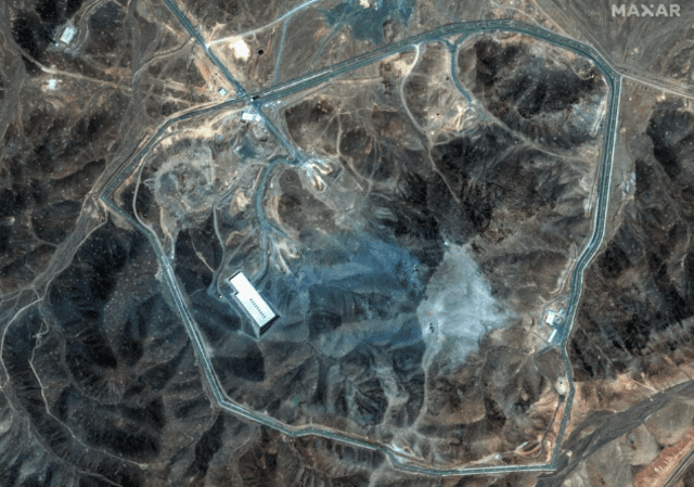 Imagen después del ataque contra la base nuclear iraní. Foto: AFP/MAXAR TECHNOLOGIES Imagen después del ataque contra la base nuclear iraní. Foto: AFP/MAXAR TECHNOLOGIES