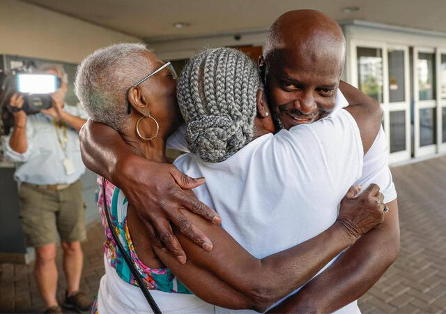  El hombre se reencontró con su familia luego de 34 años. Foto: Miami Herald    