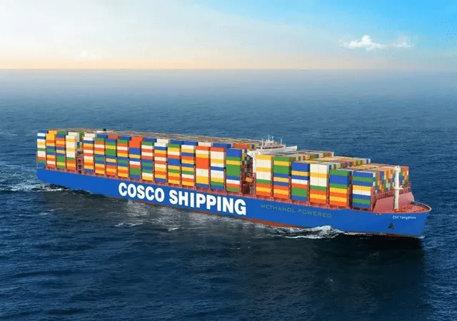  Los megabuques de COSCO Shipping Lines, con 400 metros de largo y capacidad para 14.096 TEU. Foto: Canal Marítimo   