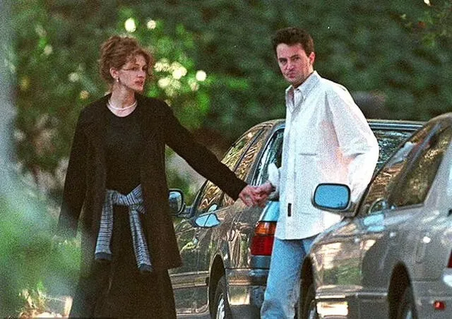 Julia Roberts y Matthew Perry fueron pareja en 1995. Foto: DailyMail