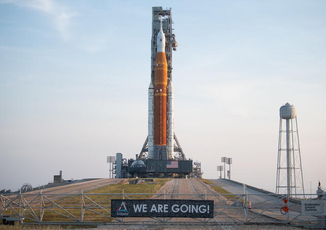 El cohete de la NASA, Space Launch System (SLS), es el  más potente construido en la historia. Hará su debut este martes 29 de agosto en el lanzamiento de la misión Artemis 1. Foto: NASA