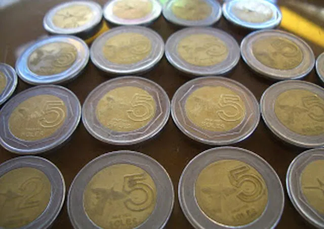 Consejos: ¿cómo identificar una moneda falsa en dos pasos?