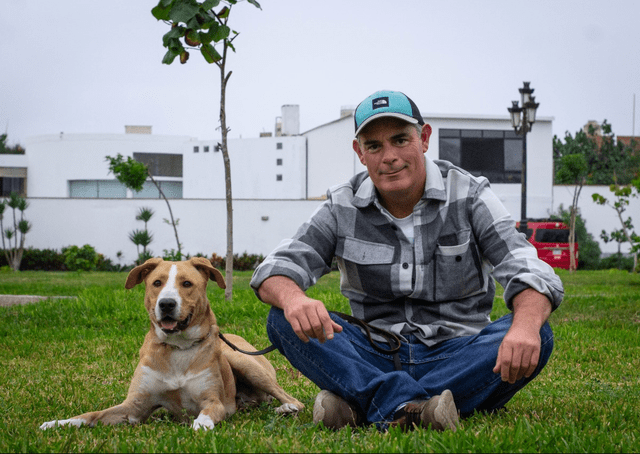 El can que da vida a Vaguito y Julián Legaspi, protagonistas de la nueva película peruana. Foto: Julián Legaspi/Facebook   