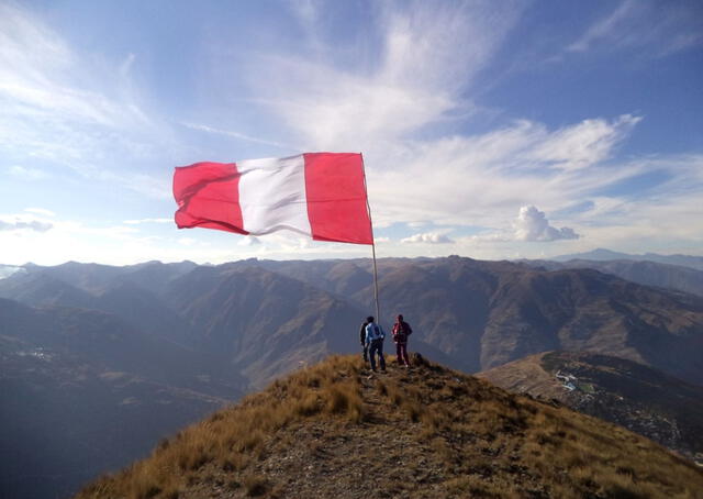 La bandera de Perú es el símbolo patrio más importante del país. Foto: Andina   