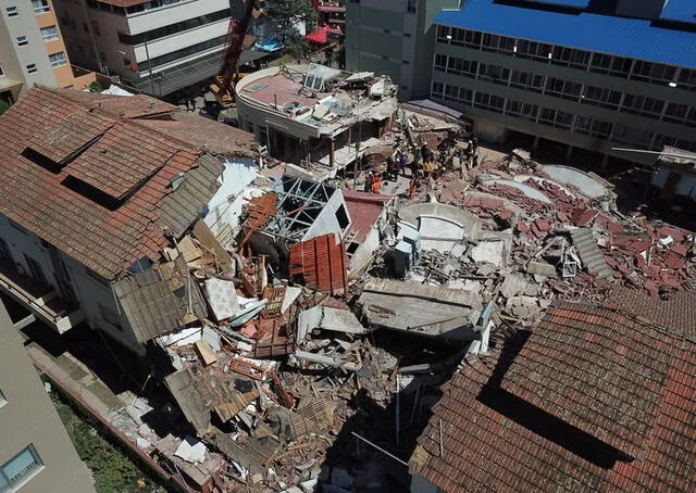 Las autoridades locales informaron que en el momento del colapso se realizaban obras de renovación en el edificio. Foto: Fernando de la Orden/Clarín.   