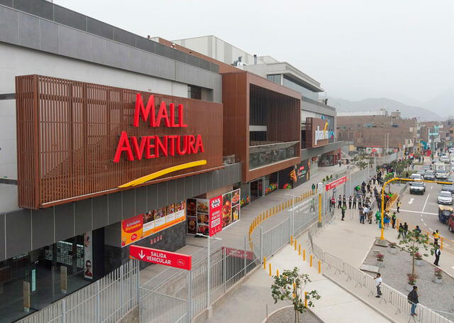 Mall Aventura es el primer centro comercial de San Juan de Lurigancho. Foto: Andina    