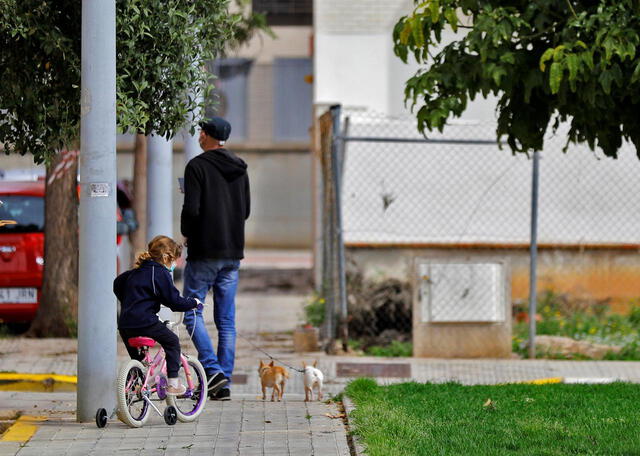 Gobierno de España anunció la salida de los niños a las calles a partir del 27 de abril. Deben cumplir con las medidas de seguridad sanitaria. Foto: Internet.