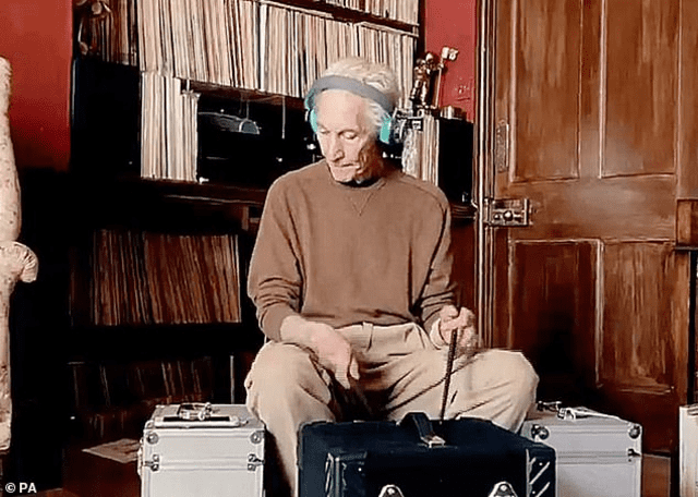 Charlie Watts y su último concierto con los Rolling Stones: tocando una batería invisible y desde su casa