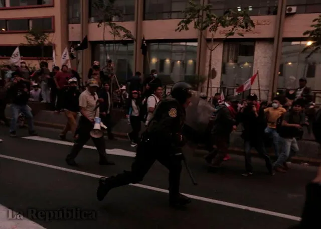 Bloqueo de carreteras HOY en Perú: ¿PNP no puede intervenir a manifestantes si no hay ministro del Interior? | Bloqueo de Carreteras Ica | Protestas Ica HOY | Panamericana Sur | Marcha a favor de Castillo. Foto: Gerardo Marín/La República