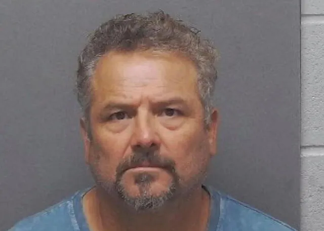  Sigfredo Álvarez Ceja, intentó huir del lugar, pero fue detenido a una cuadra. | Bexar County Sheriff’s Office    