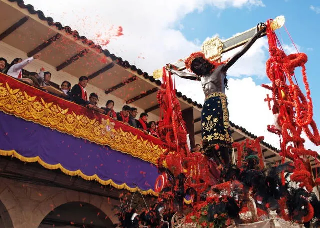 Así preparan el "Taytachamóvil" que trasladará al Señor de los Temblores hasta su casa en el Cusco
