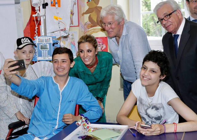 Richard Gere remodela instalaciones de hospital español para mejorar calidad de vida de niños con cáncer|FOTOS