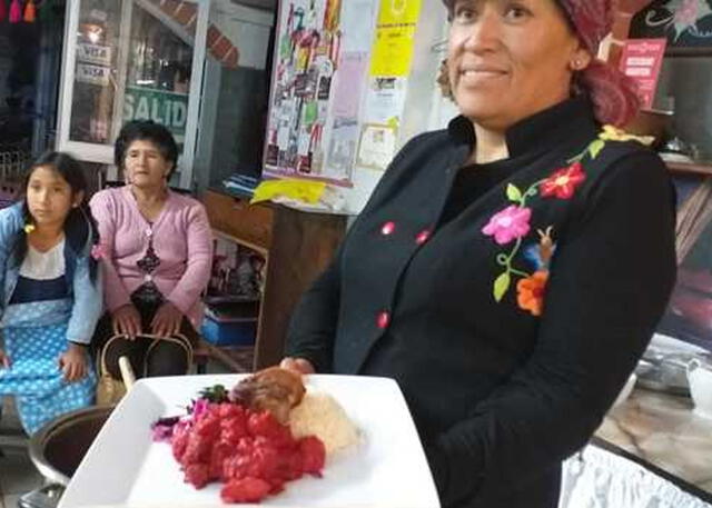 Biviana Challapa Zevallos logró el primer lugar en la competición francesa "La cuchara de oro”. Biviana Challapa Zevallos logró el primer lugar en la competición francesa "La cuchara de oro”.