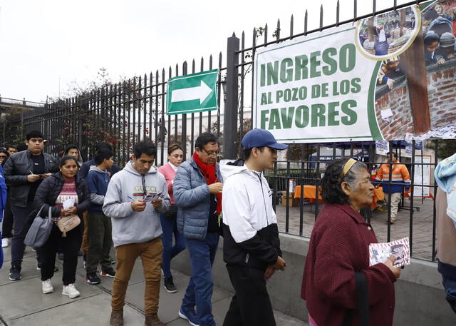 Celebraciones y actividades en honor a Santa Rosa de Lima congregan a miles en Lima. Foto: Sebastián Blanco Salazar/LR    