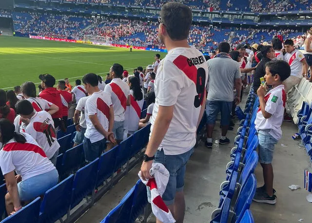 Abel André dice que el mundo del fútbol lo llevo en la sangre y, desde siempre, ha alentado a la selección peruana en el lugar donde se encuentre. Foto: Archivo de Abel André Pacheco