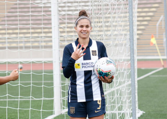 Adriana Lúcar marcó cinco goles en la victoria sobre Ayacucho FC. Foto: Liga Femenina