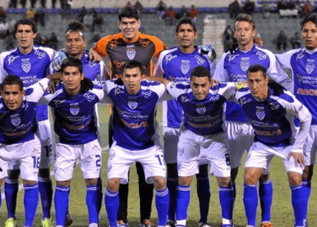 El equipo de Sport Boys Warnes en 2015. Ese año, el cuadro azul se coronó como campeón de la Liga Boliviana. Foto: Archivo/Correo del Sur
