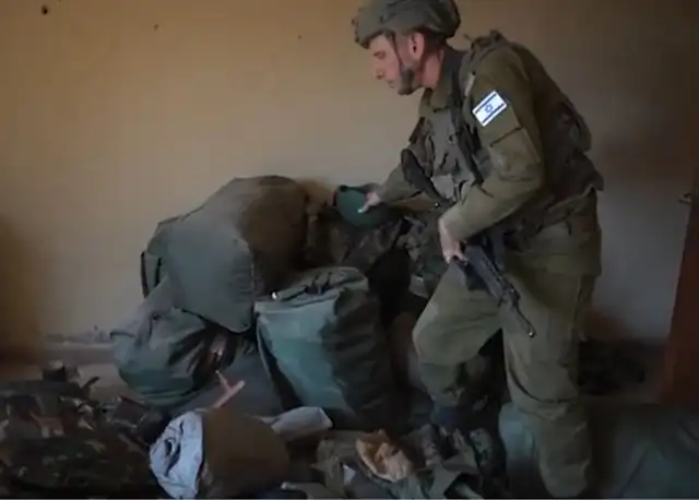 Hagari también mencionó que Hezbollah estableció depósitos de armas en el sur del Líbano. Foto: @IDF/X.   