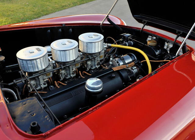 Los carros fabricados antes de 1995 poseían un carburador, necesario para hacer funcionar al motor.