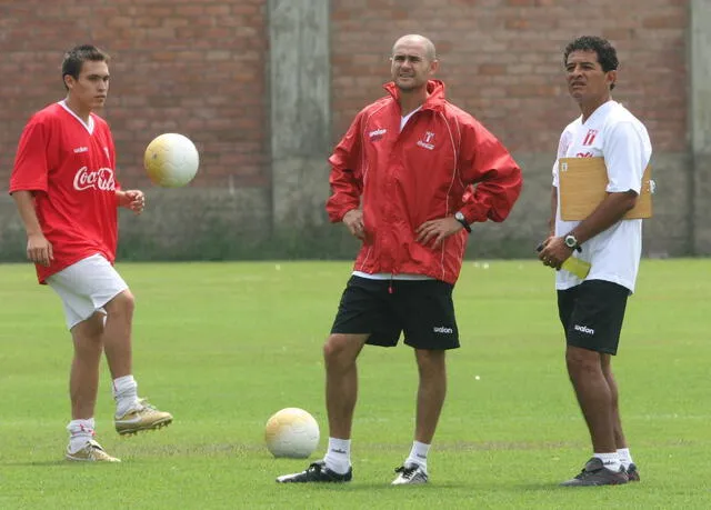 Ernesto Salazar junto a Héctor Salcedo y Juan José Oré. Foto: Grupo La República