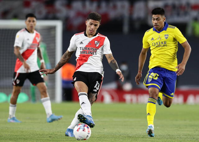 Enzo Fernandez suele acompañar a Pérez en el centro del campo. Foto: AFP