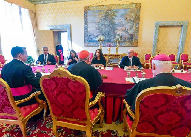  Dina Boluarte reunida con autoridades católicas, sin presencia del papa Francisco. Foto: Presidencia   