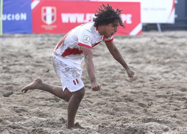  Billy Velezmoro fue goleador de la Copa América de fútbol Playa en 2018. Foto: La Bicolor/X   