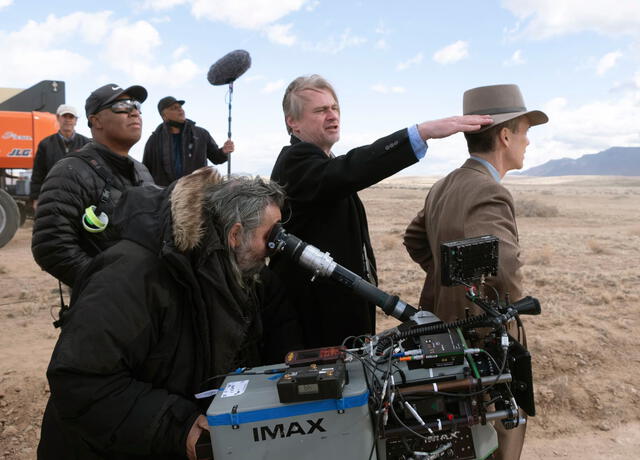  Christopher Nolan dirigiendo escenas en 'Oppenheimer'. Foto: Espinof   