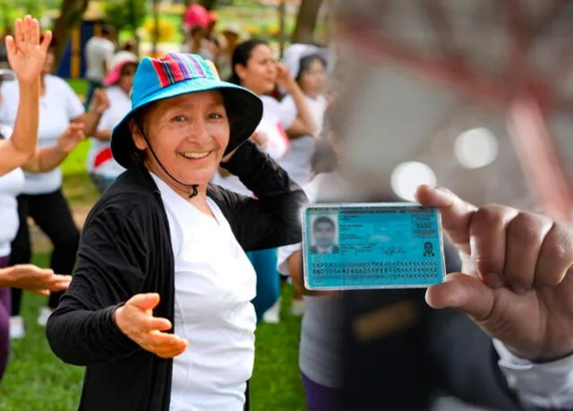 Adultos mayores de 60 años en Perú no deben renovar su DNI. Foto: Composición LR/Andina.   