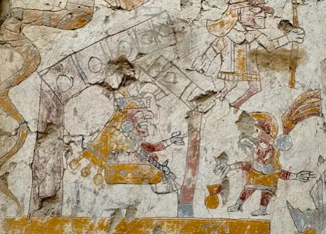  Pintura de una mujer en un trono junto a un hombre-pájaro en un pilar, hallada en la Sala del Imaginario Moche en Pañamarca. Foto: NatGeo   