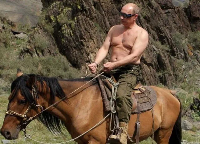 Vladimir Putin montando a caballo. Foto: Twitter