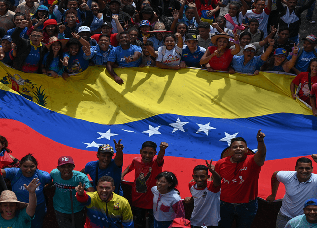 Al pueblo venezolano le corresponde cobrar 88 bolívares del Bono Patria Libre y Soberana. Foto: Federico Parra/AFP