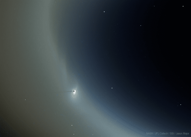 Los géiseres de Encelado expulsan continuamente vapor de agua al espacio, formando un brumoso anillo de partículas de hielo. Foto: NASA   
