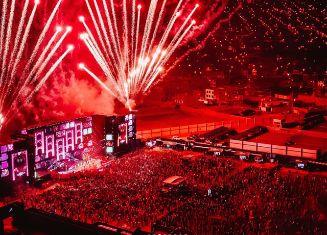 Escenario de Corazón Serrano por su aniversario. Foto: Instagram/Corazón Serrano   