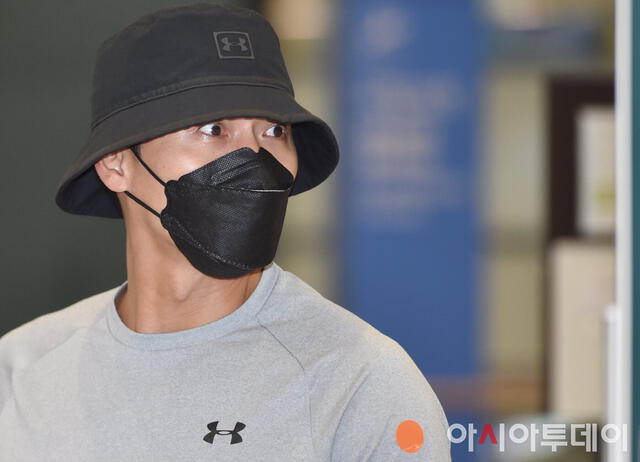 Hyun Bin a su llegada al aeropuerto de Incheon. Foto: AsiaToday