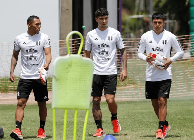 Jairo Concha en una concentración de Perú junto a sus excompañeros de Alianza Lima. Foto: Luis Jiménez/La República   