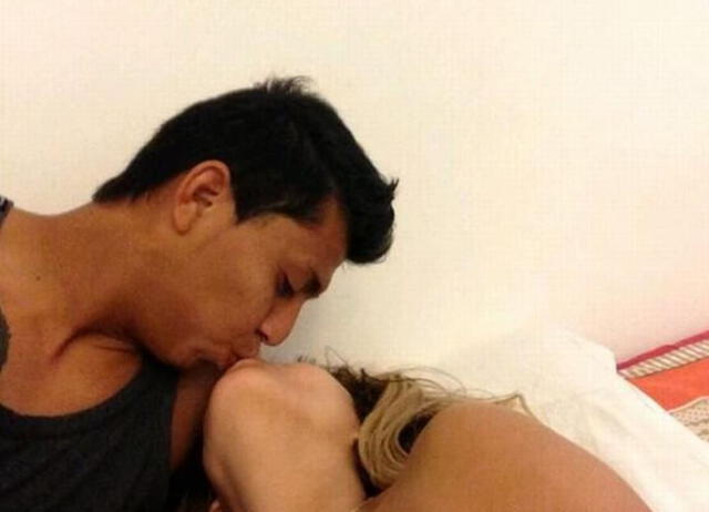 Micheille Soifer y Rinaldo Cruzado se besan. Micheille Soifer y Rinaldo Cruzado se besan.