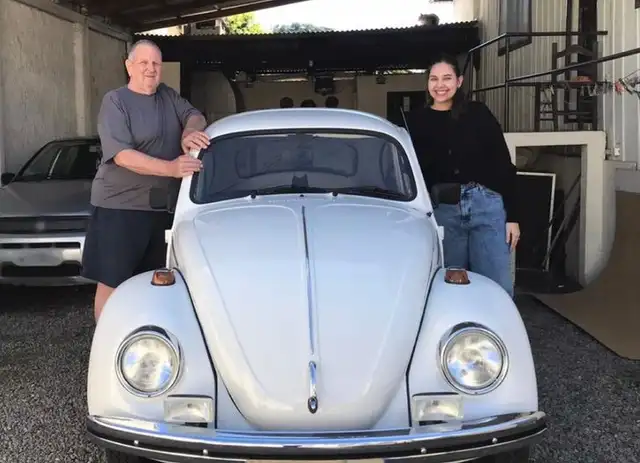 Abuelo decide sortear su auto para que su nieta pueda continuar estudiando