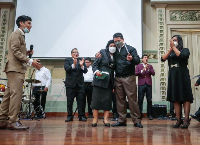 Lastra junto a la entonces pareja presidencial. Foto: difusión Lastra junto a la entonces pareja presidencial. Foto: difusión