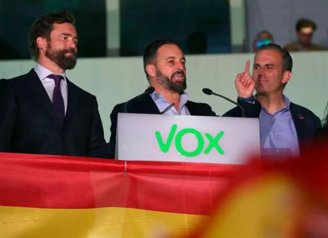 Abascal (c) festejó en Madrid el histórico resultado de la ultraderecha