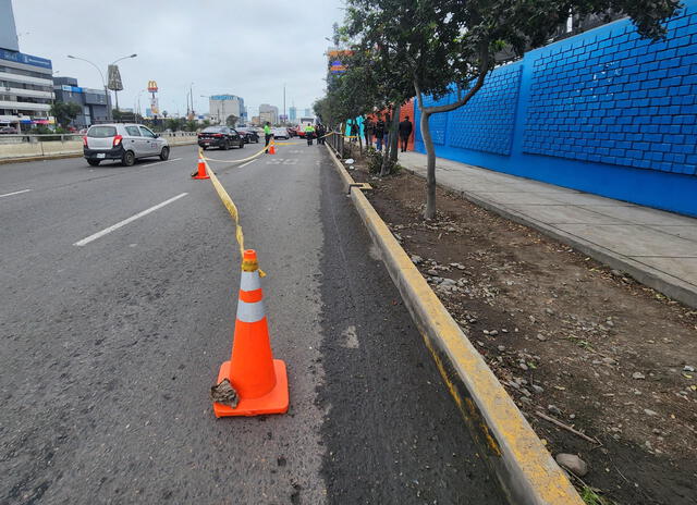 Crimen generó congestión vehicular por algunos minutos. Foto: Kevinn García/La República    