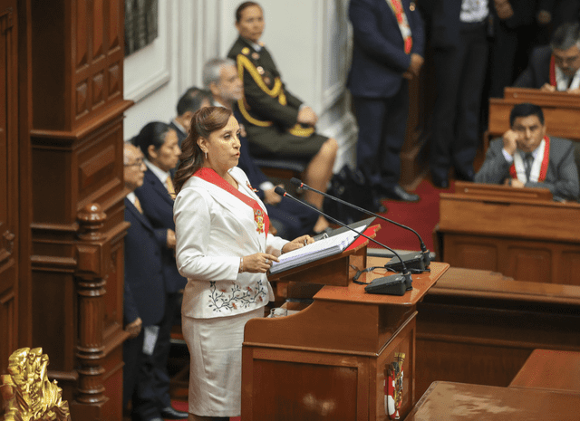  Traje de Dina Boluarte en 28 de julio de 2023 que habría sido diseñado por Maritza Espinoza | Foto: Jhonel Rodríguez.   