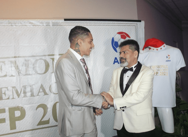 Paolo Guerrero presente en la gala de premiación de la ADFP. Foto: Twitter ADFP