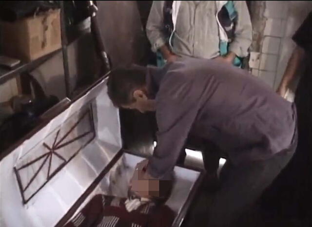 Froilán Orozco Duarte arreglaba cadáveres a bajos costos en Colombia. Foto: captura Orozco: El Embalsamador/Kiyotaka Tsurisaki   