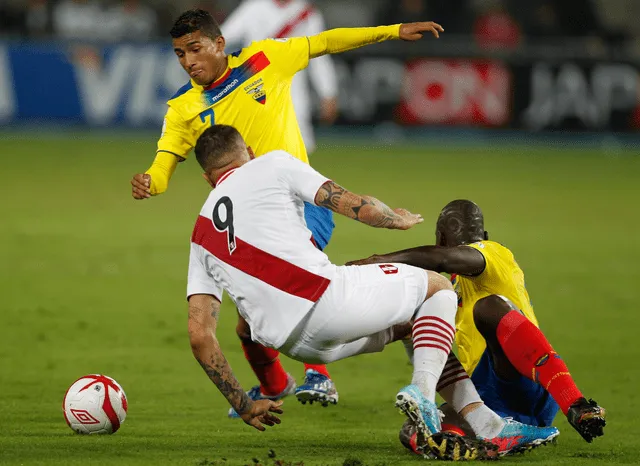 Joao Rojas enfrentó a Perú en las Eliminatorias 2014 con Ecuador. Foto: AP   