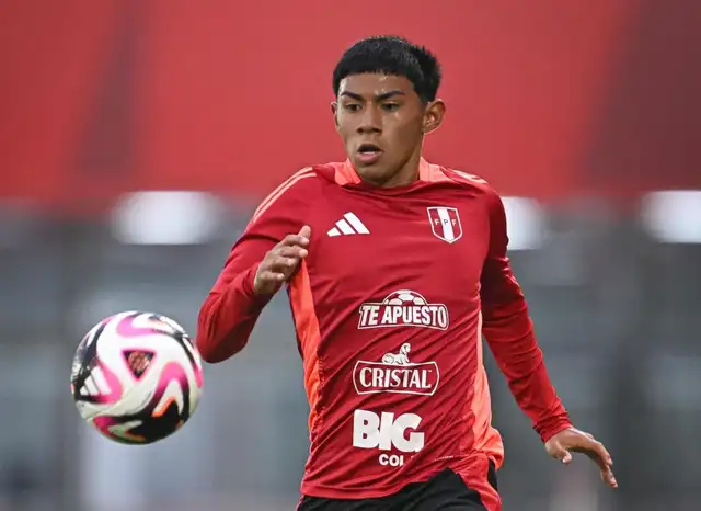 Maxloren Castro se formó en las divisiones menores de Sporting Cristal. Foto: FPF Maxloren Castro se formó en las divisiones menores de Sporting Cristal. Foto: FPF