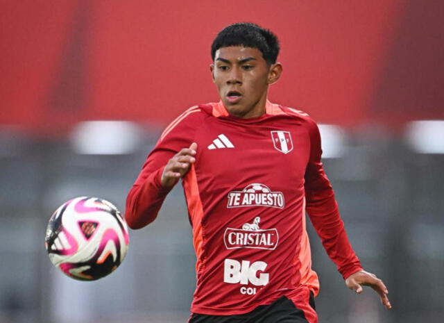 Maxloren Castro todavía no debuta con la selección peruana. Foto: FPF   